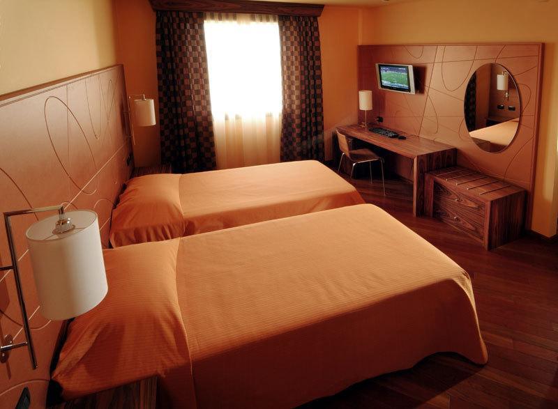 B&B Hotel 사수올로 외부 사진