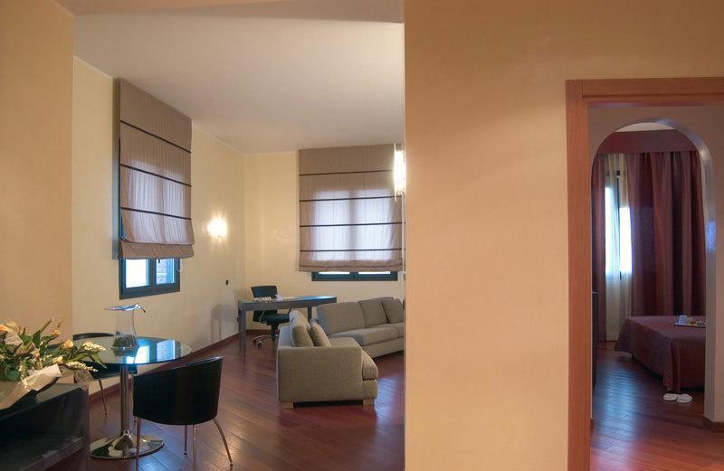 B&B Hotel 사수올로 외부 사진