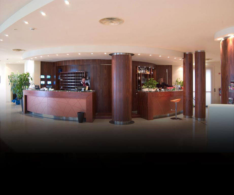 B&B Hotel 사수올로 외부 사진