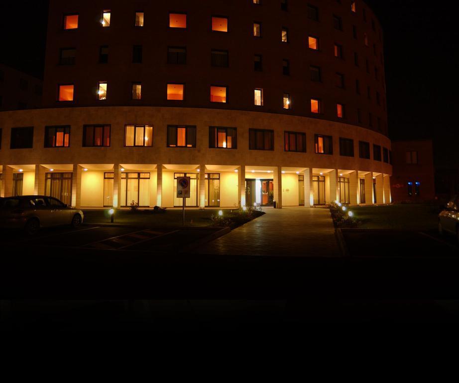 B&B Hotel 사수올로 외부 사진
