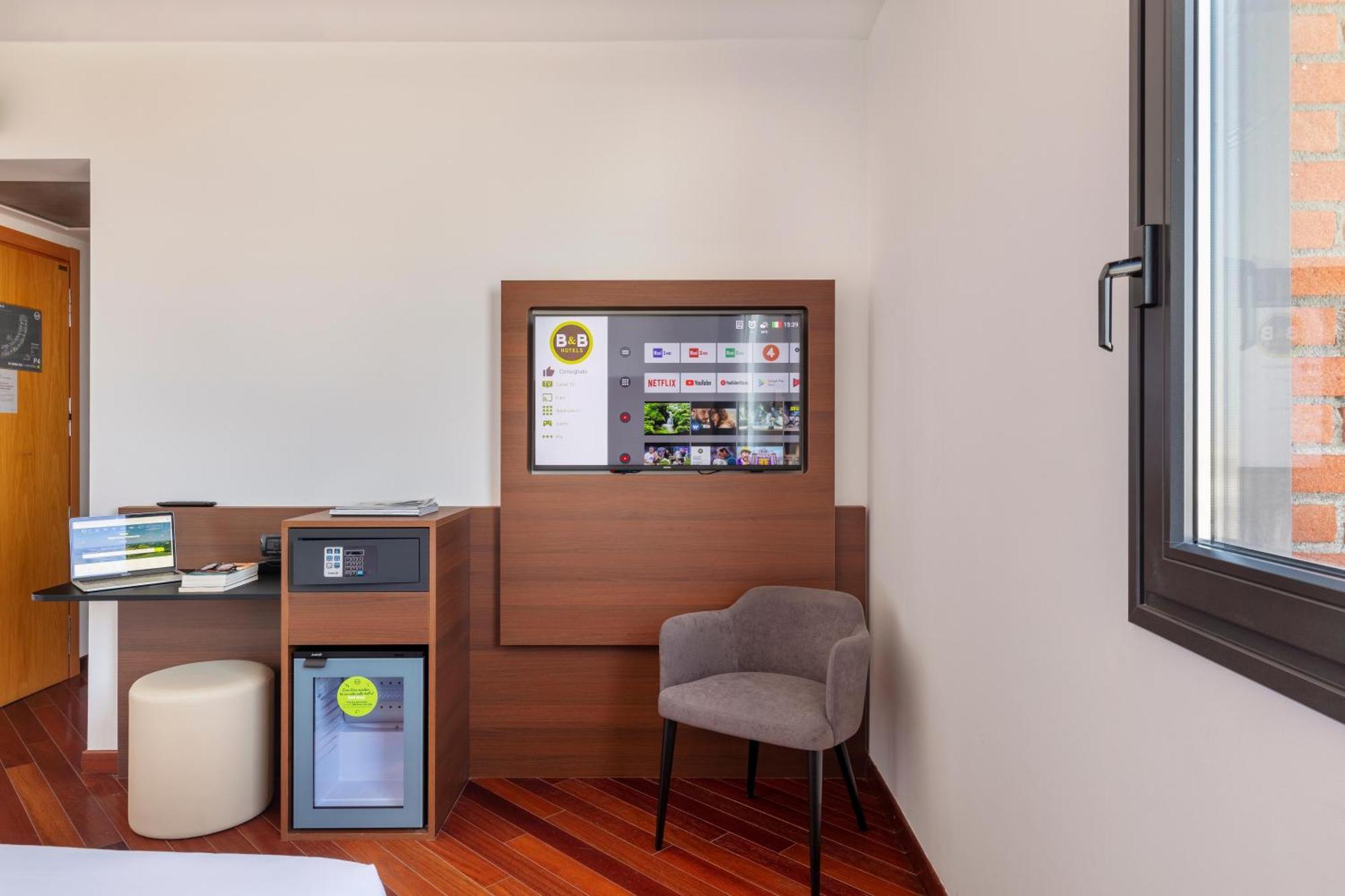 B&B Hotel 사수올로 외부 사진