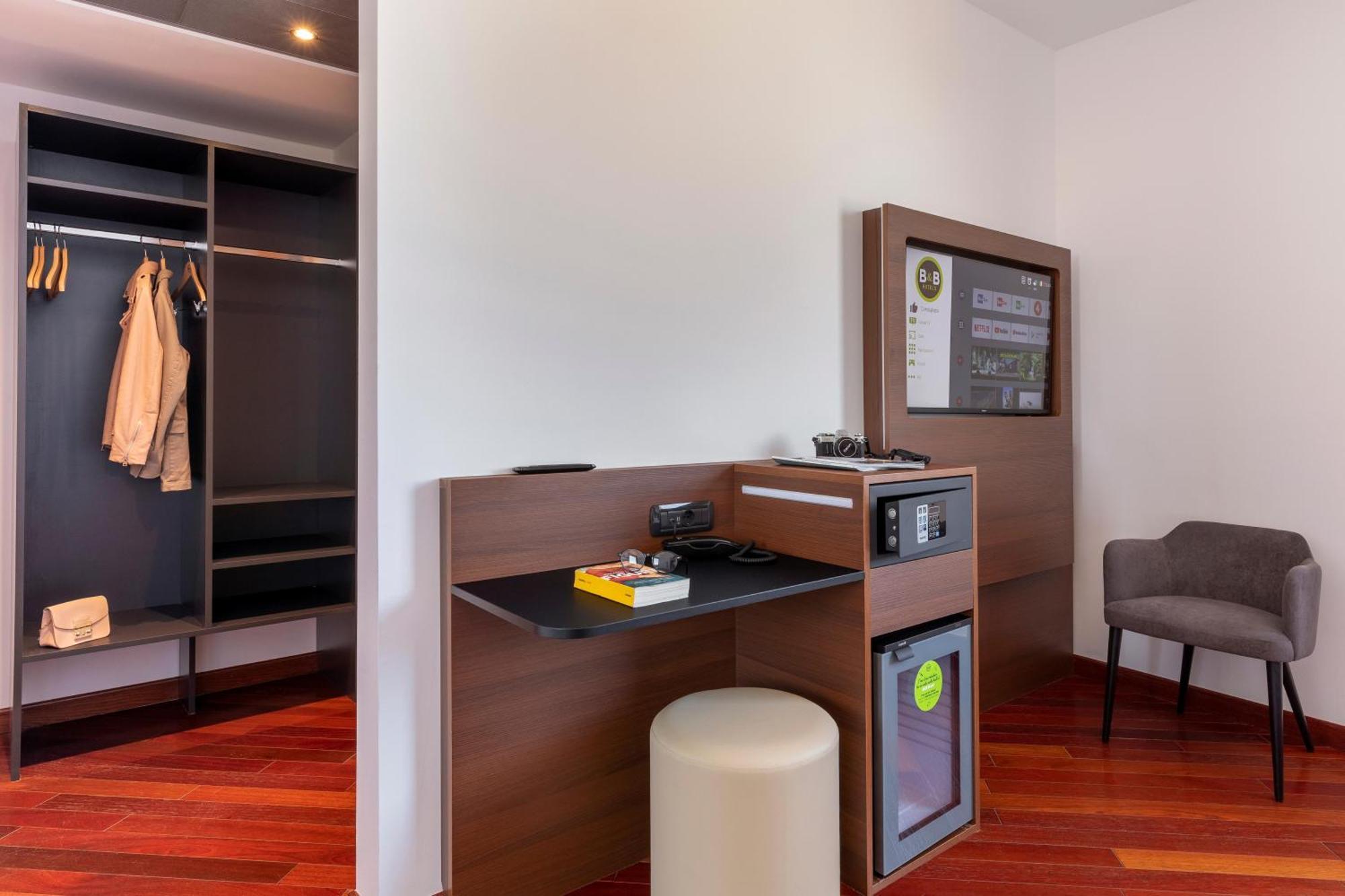 B&B Hotel 사수올로 외부 사진
