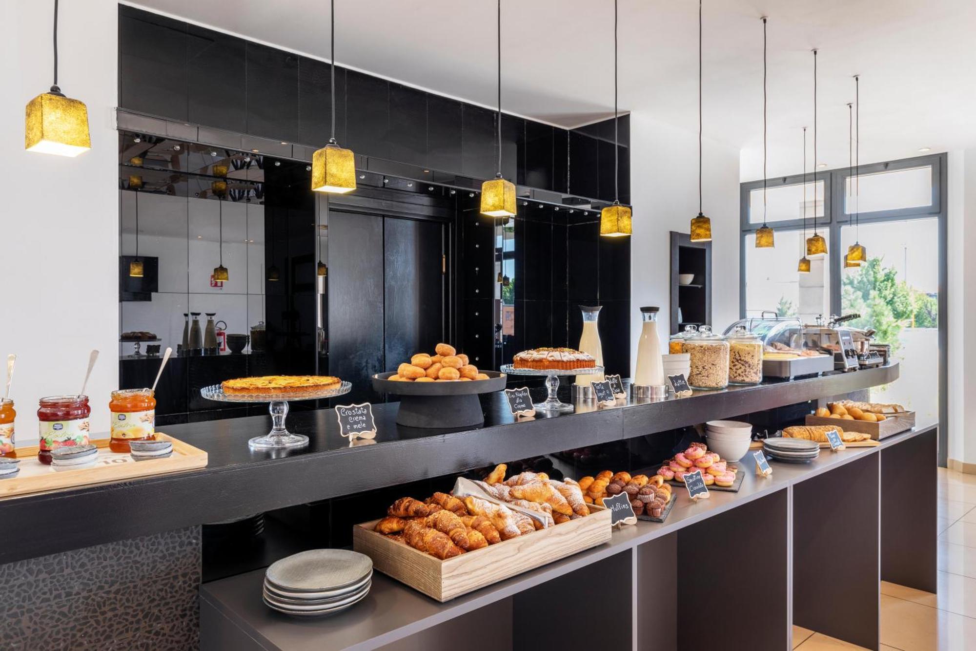 B&B Hotel 사수올로 외부 사진