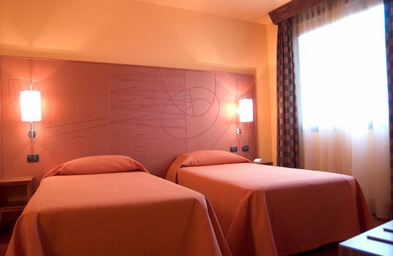B&B Hotel 사수올로 외부 사진