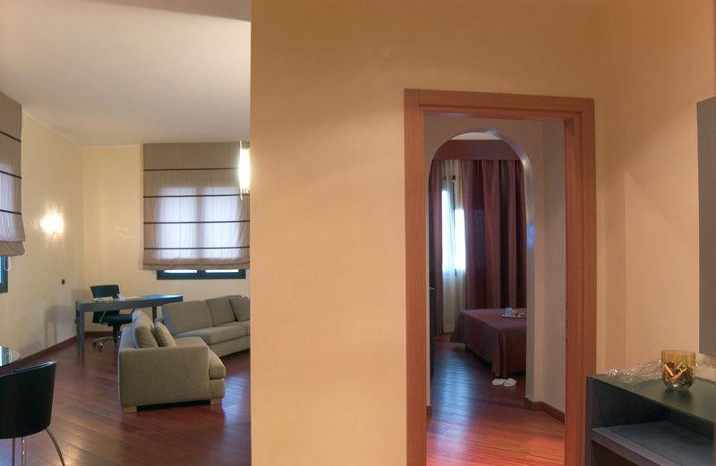 B&B Hotel 사수올로 객실 사진