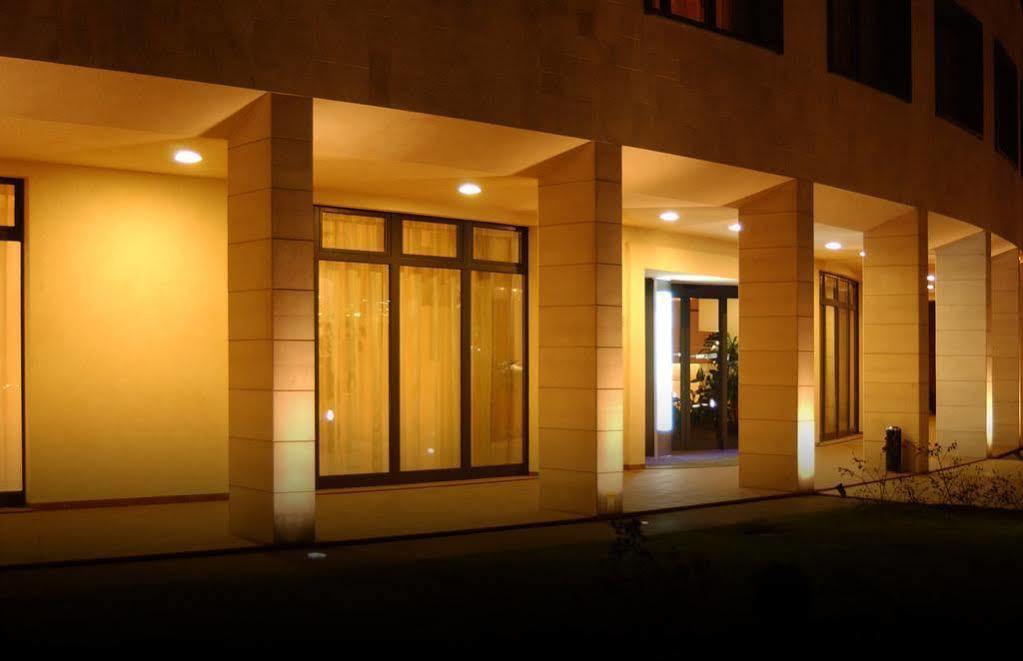 B&B Hotel 사수올로 외부 사진